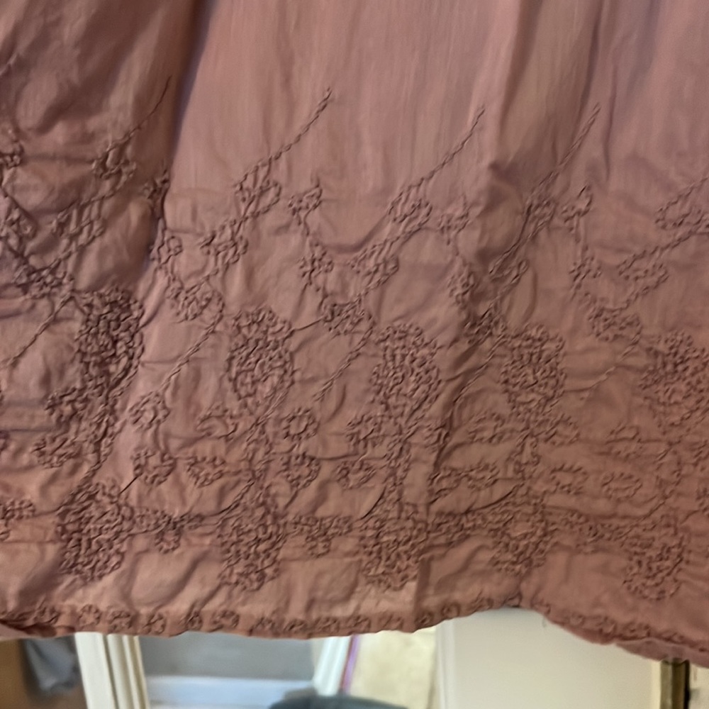 Embroidery embellished skirt.